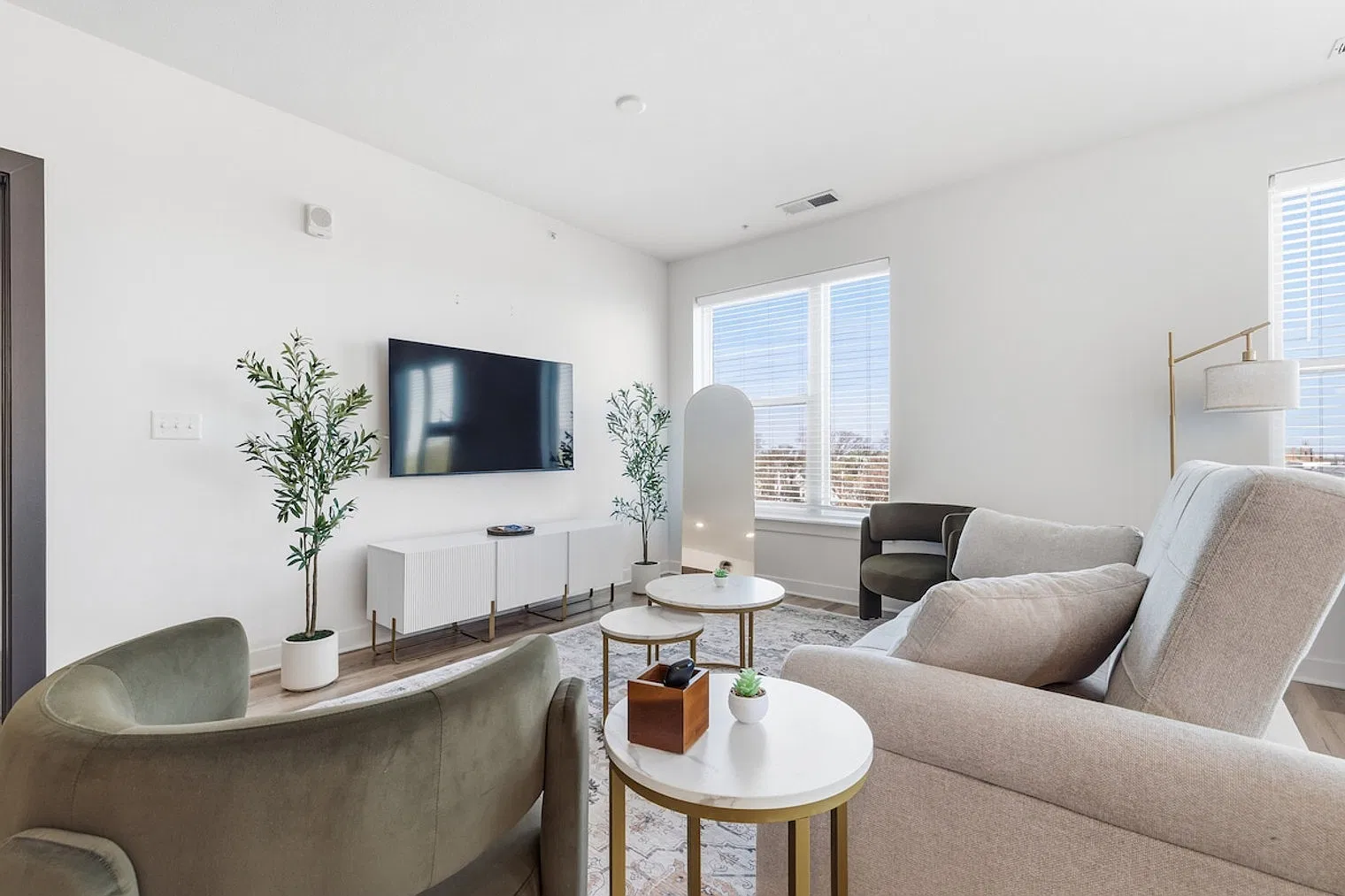 2 bed, 2.0 bath, $3,664 — Photo 3