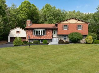 25 Flintrock Rd, Fishkill, NY 12524