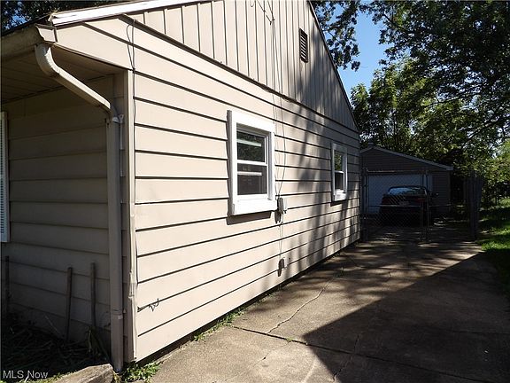 2nd image of 1665 Thalia Ave