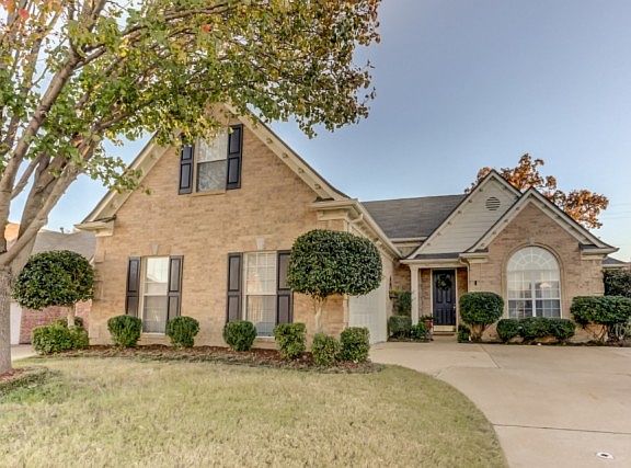 3rd image of 8471 Shady Elm Dr