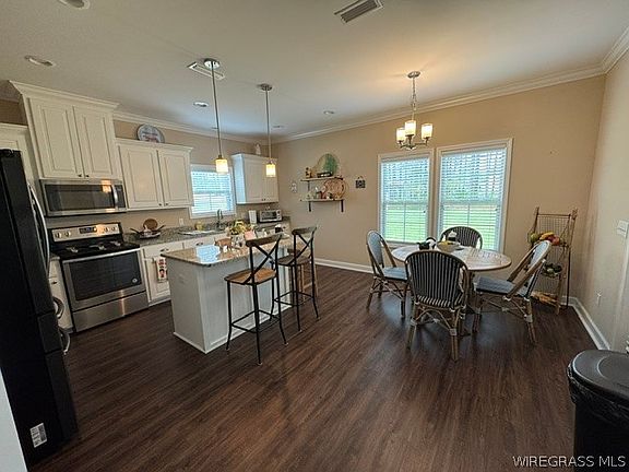4th image of 315 Bradford Ln