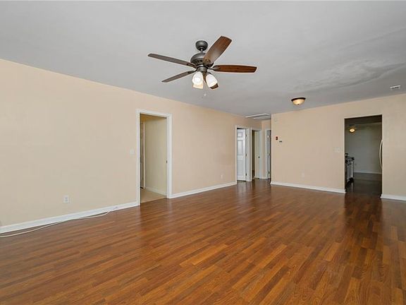 3rd image of 1324 Oak Ave