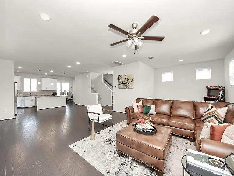 3402 Avondale View Dr — Photo 2