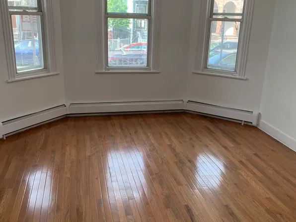86 W 18th St APT 1, Bayonne, NJ 07002