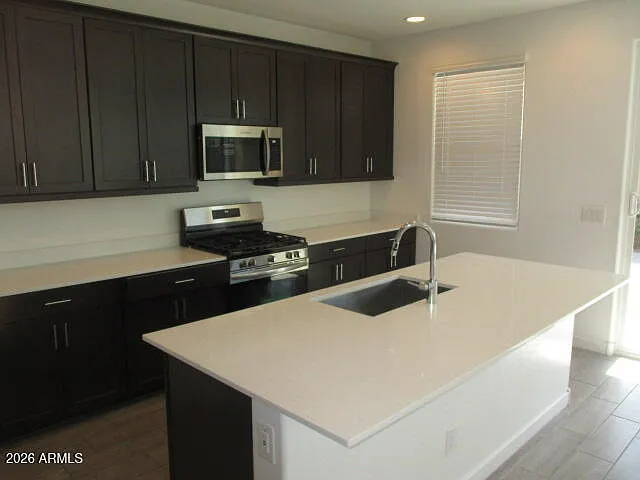 4 bed, 3.0 bath, 2246 sqft, $2,700 — Photo 4
