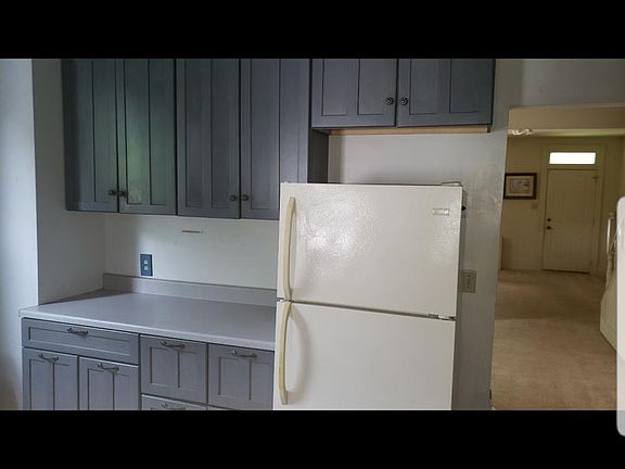 5th image of 407 N George St