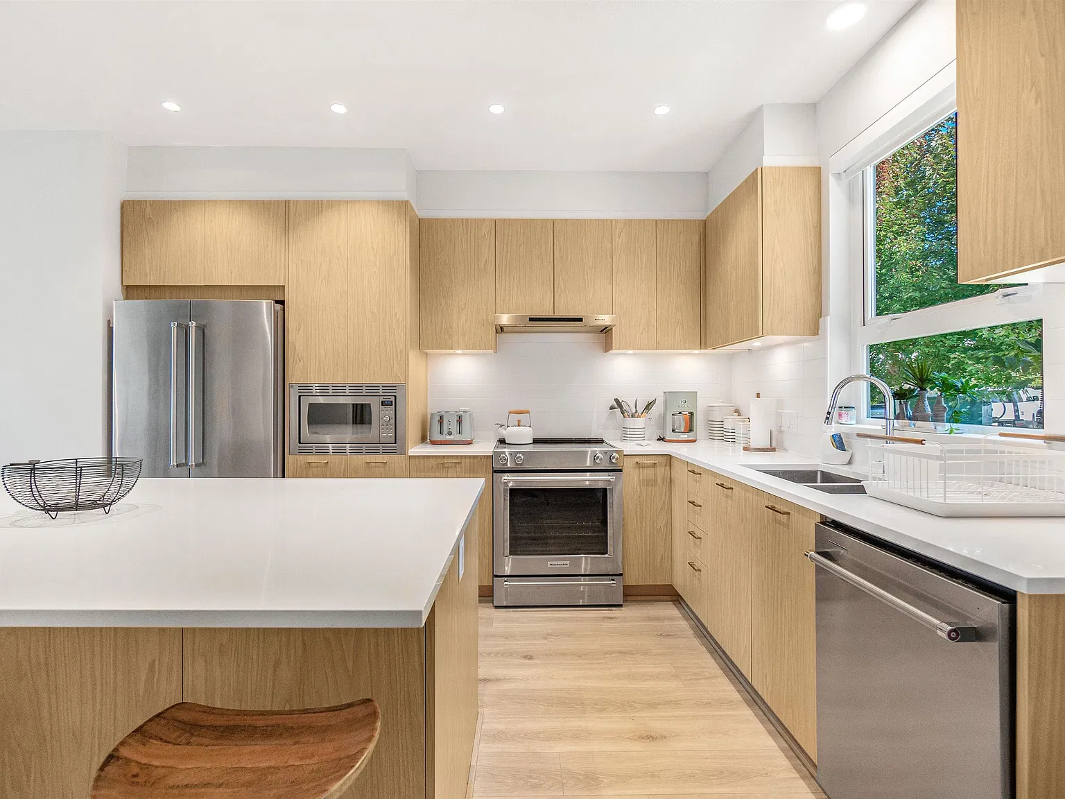 2 bed, 1200 sqft, $4,495 — Photo 3