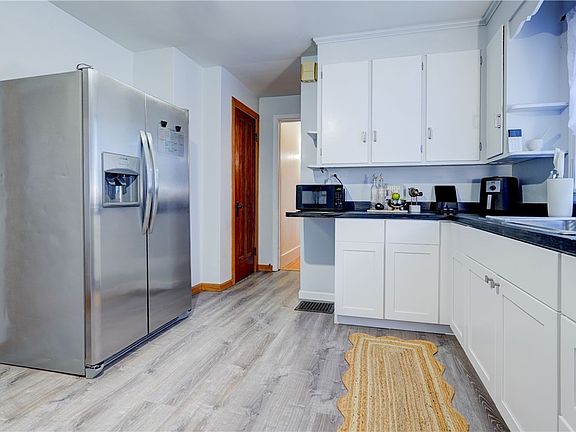3rd image of 25 Lockwood St