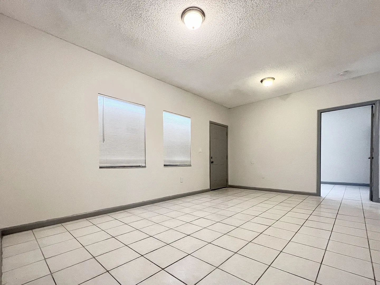 3 Bedroom Private Home — Photo 3