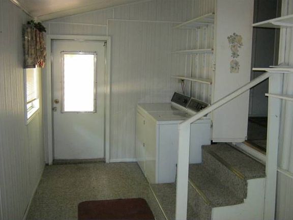 5th image of 708 Ottilie Dr