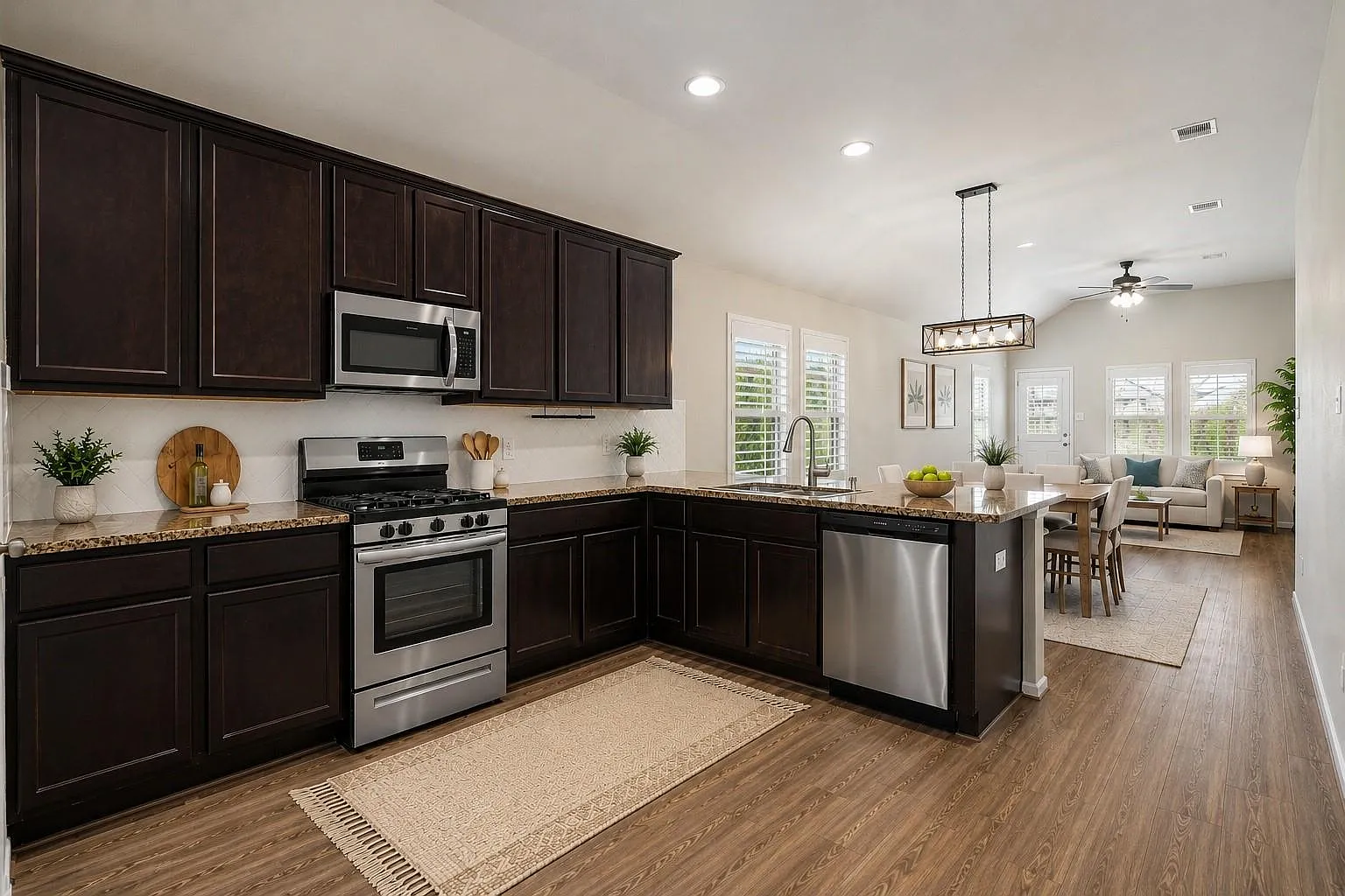 3 bed, 2.0 bath, 1677 sqft, $2,200 — Photo 4