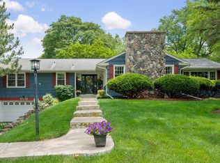 6529 Pontiac Dr, Indian Head Park, IL 60525