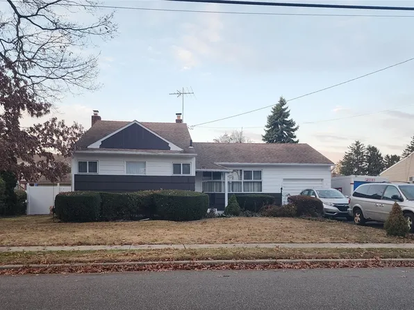121 Ontario Avenue, Massapequa, NY 11758