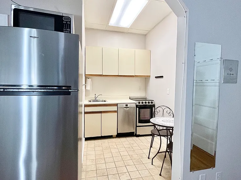 849 Beacon St — Photo 4