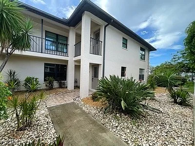 2 bed, 2.0 bath, 1195 sqft, $1,800 — Photo 1