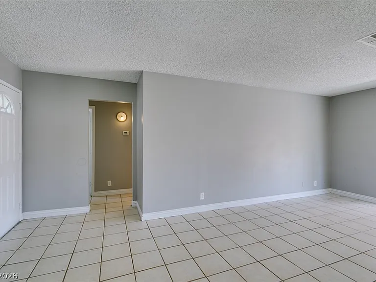 4732 Chantilly Ave — Photo 8
