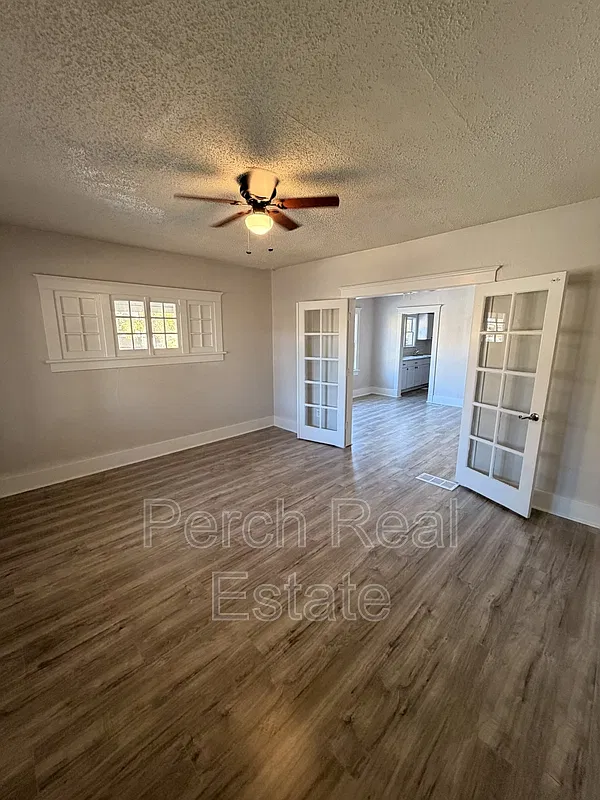 3 bed, 1.0 bath, 1912 sqft, $2,350 — Photo 2