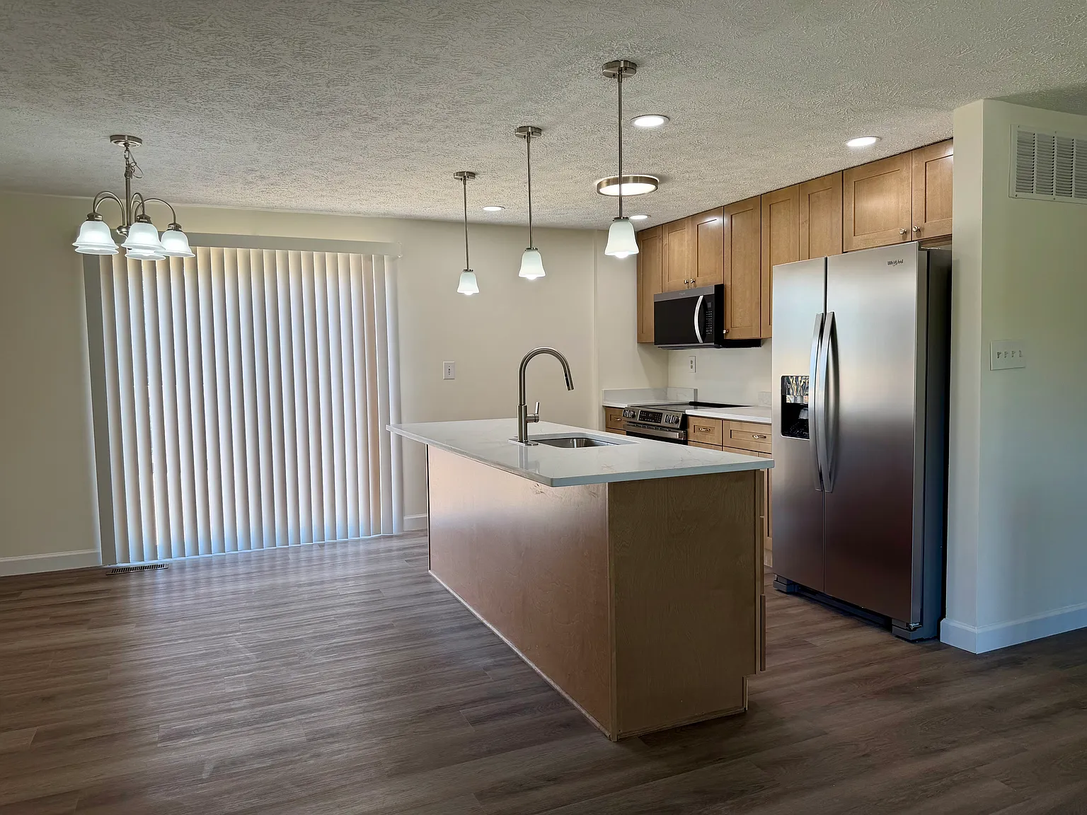 4 bed, 1034 sqft, $3,250 — Photo 4
