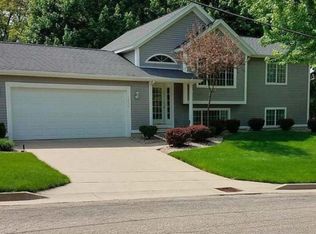 1075 Ida Ave NW, Grand Rapids, MI 49504