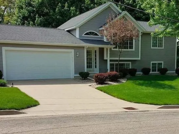 1075 Ida Ave NW, Grand Rapids, MI 49504