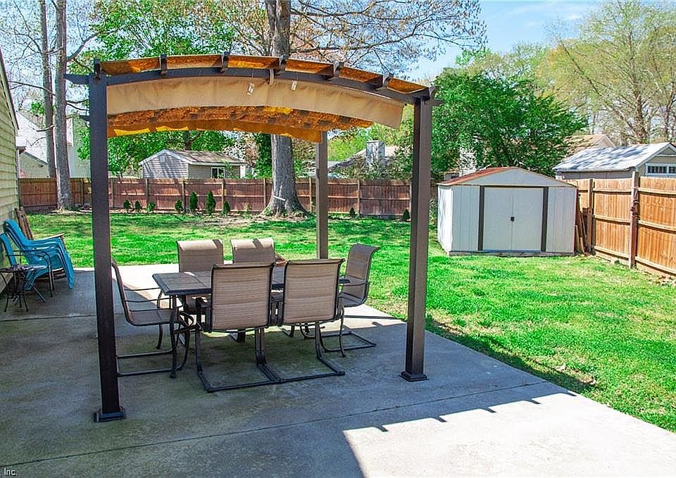 Included patio and pergola 