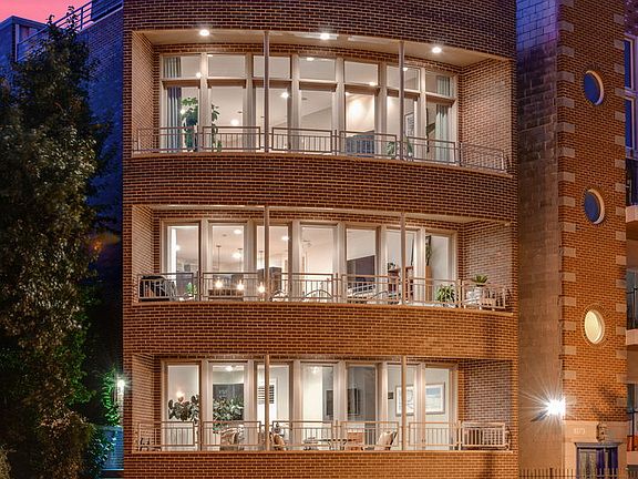 3rd image of 1318 N Wolcott Ave #2