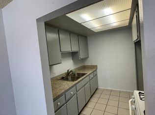 12996 Navajo Rd APT B, Apple Valley, CA 92308