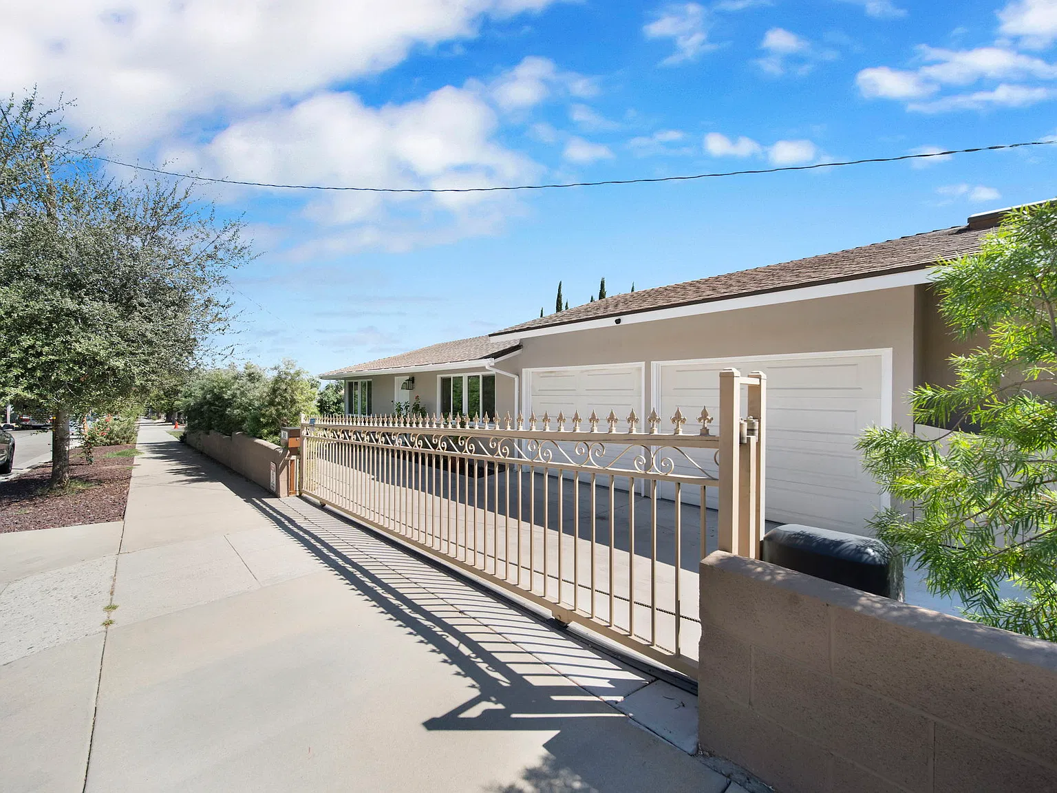 2 bed, 860 sqft, $3,990 — Photo 3