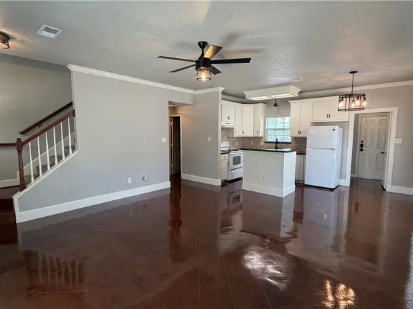 3689 Holick Ln, Bryan, TX 77801