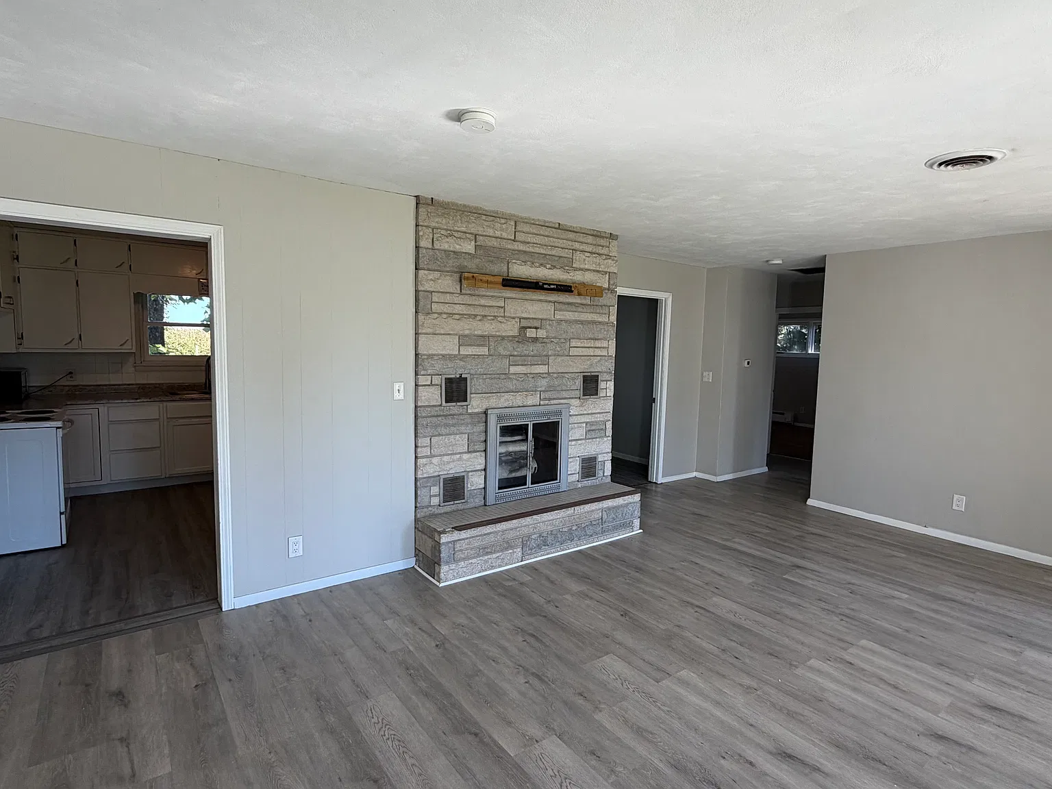 3 bed, 1285 sqft, $1,700 — Photo 2