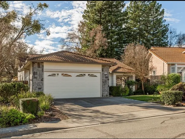 3309 Colonial Ct — Photo 1