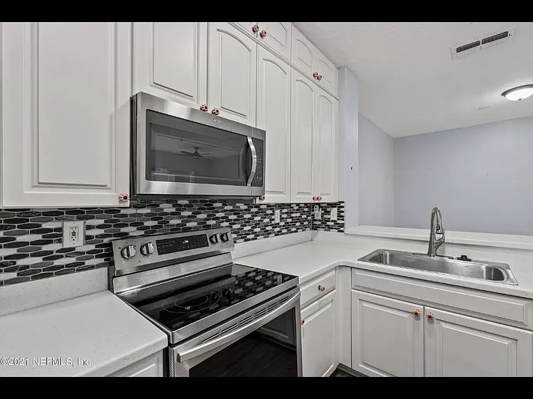 510 Florida Club Blvd — Photo 15