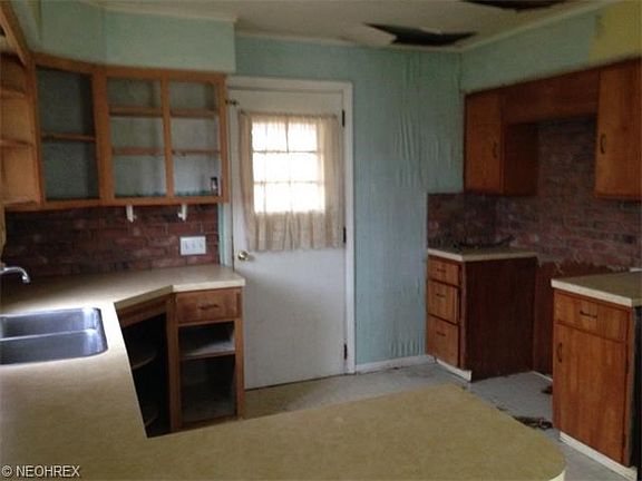 3rd image of 224 Woodland Ave