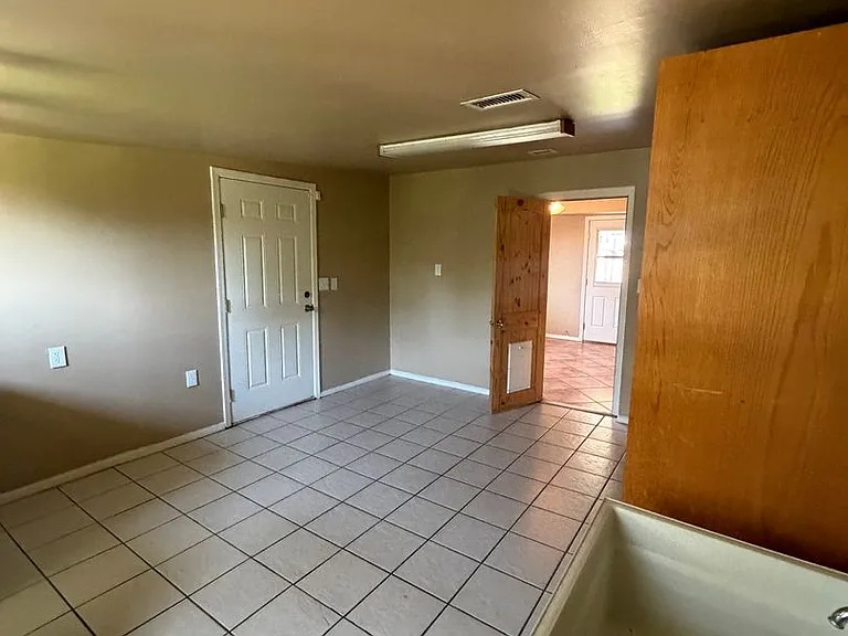164 E Martin Dr — Photo 9