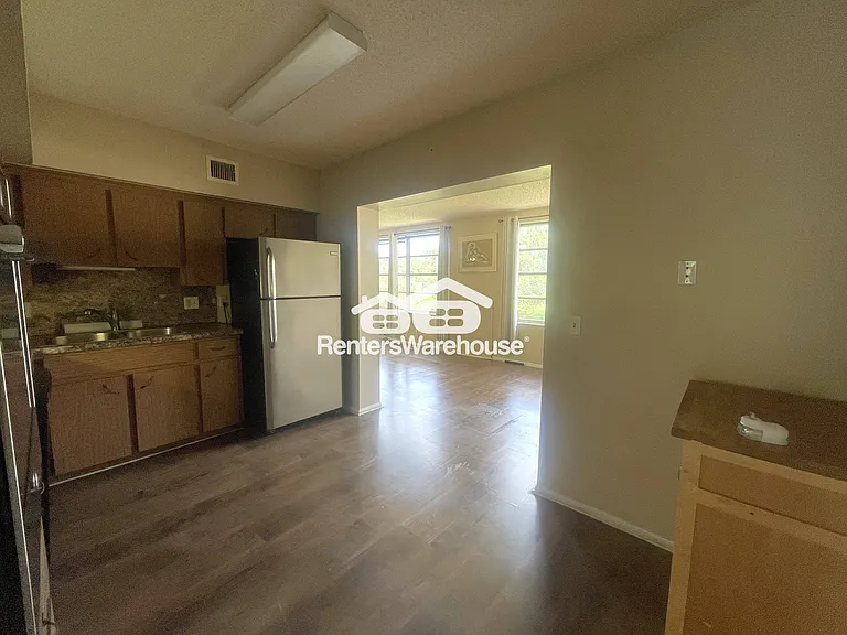2402 Ecuadorian Way #28 — Photo 8