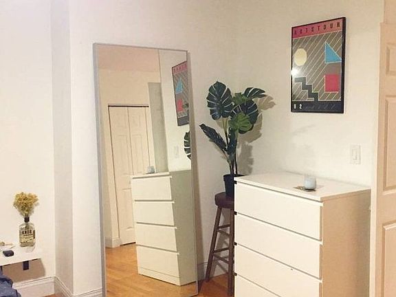 4th image of 525 Manhattan Ave #1
