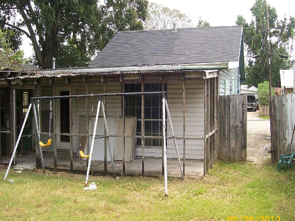 2nd image of 310 Plum St