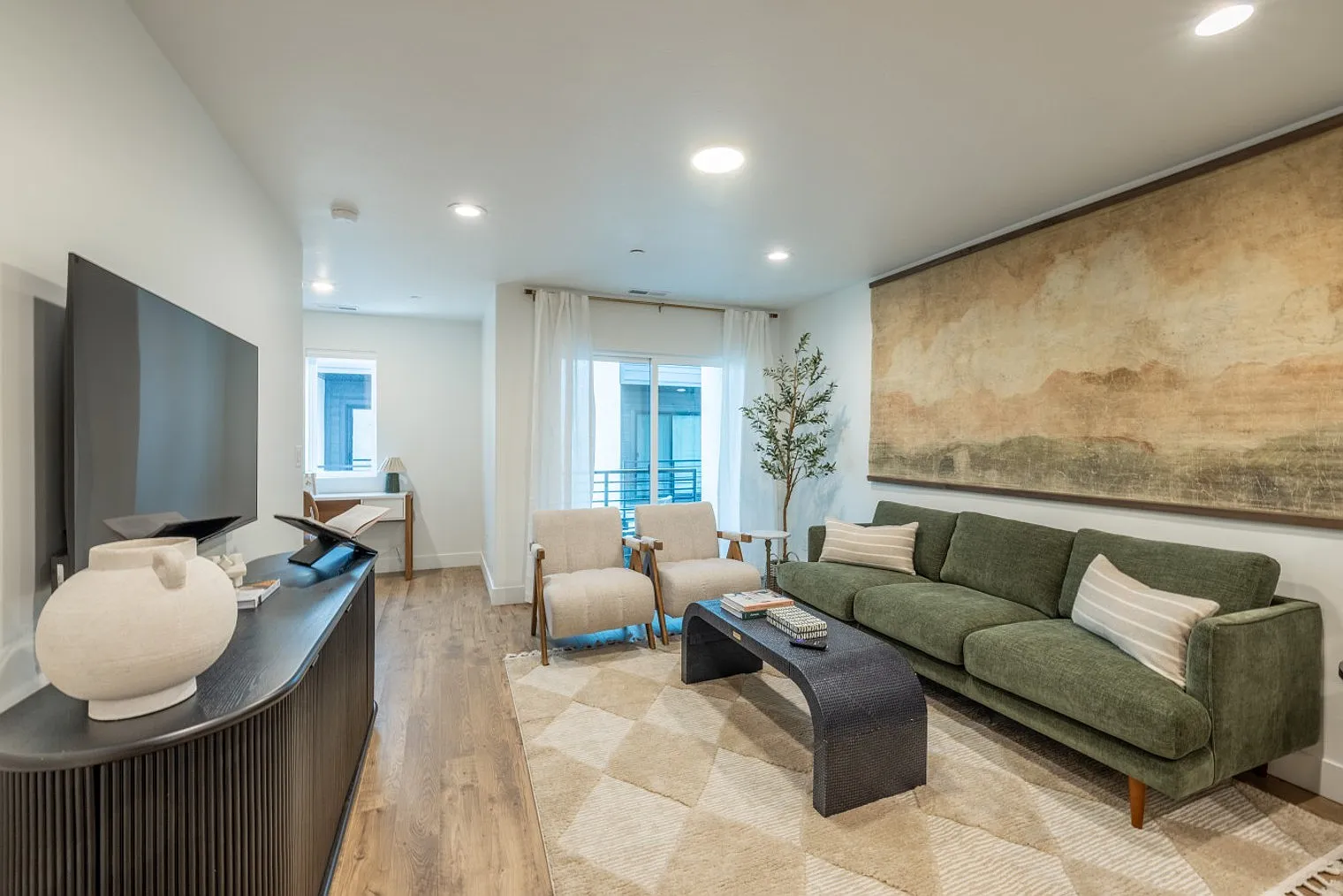3 bed, 2.0 bath, 1506 sqft, $3,763 — Photo 2