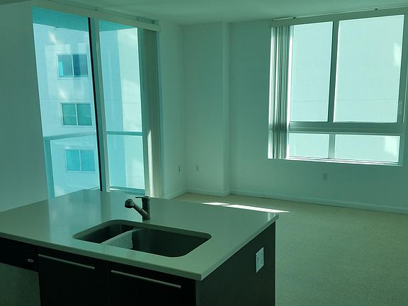 3rd image of 1900 N Bayshore Dr APT 2503