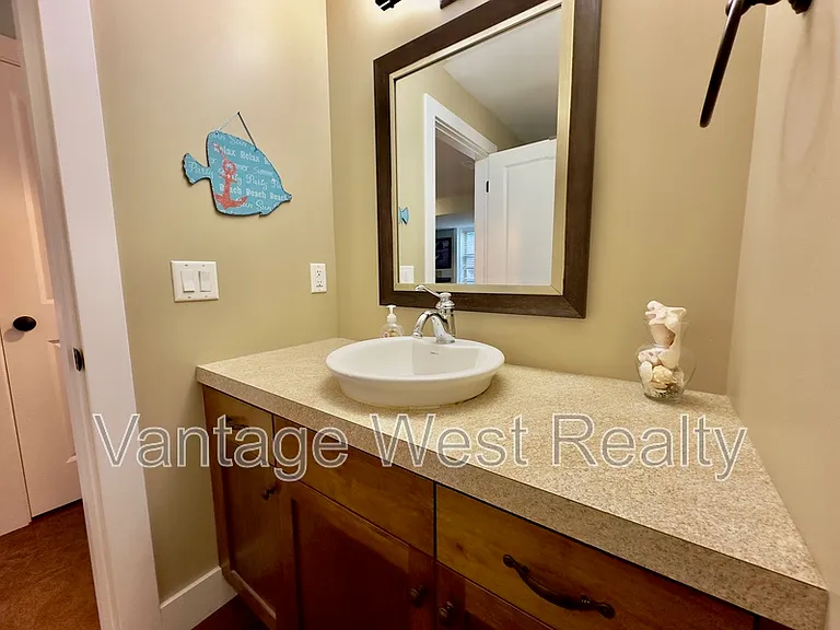 756B Wardlaw Ave — Photo 10