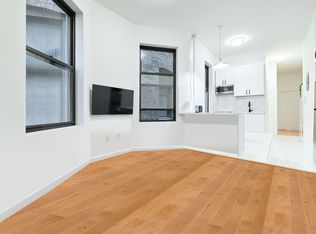 325 W 42nd St #3E, New York, NY 10036
