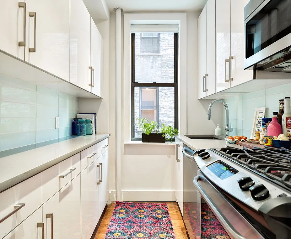 245 West 25th Street — Photo 3
