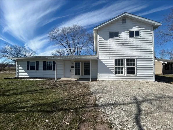 741 Saint Martin Dr, Cahokia, IL 62206