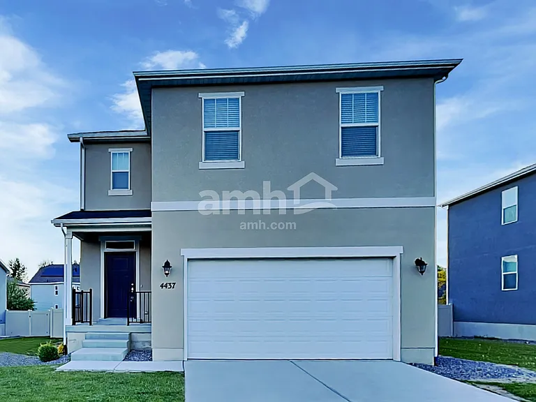4437 N Morgan Way — Photo 1