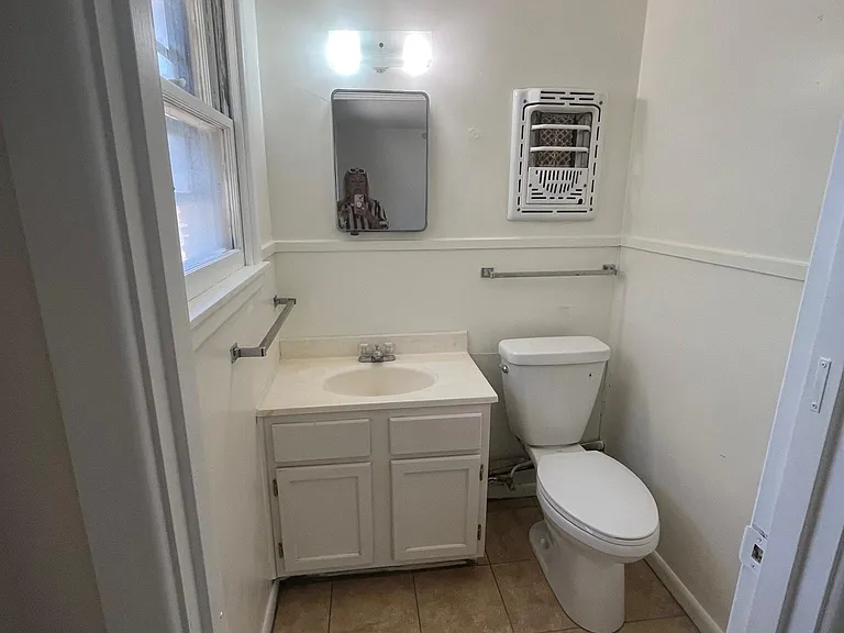 808 Gilmore St — Photo 11