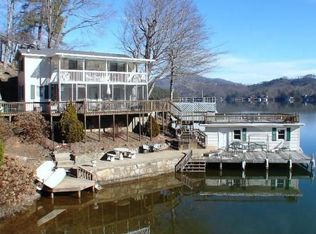 226 Snug Harbor Cir, Lake Lure, NC 28746