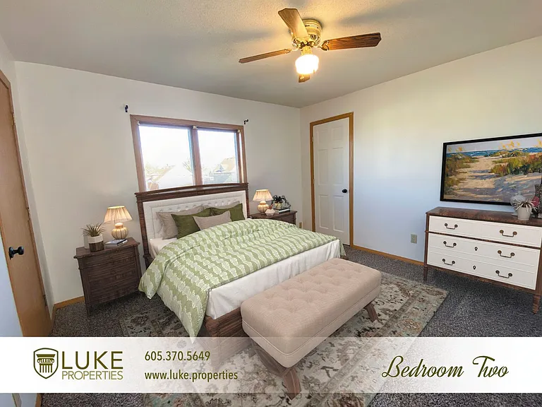 1405 E 8th St — Photo 13
