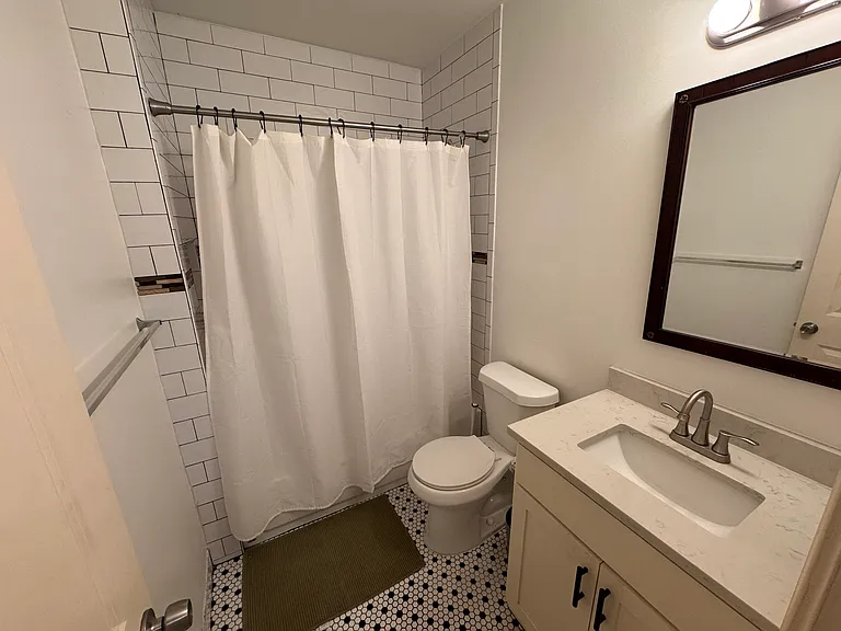 990 Linam St SE #B — Photo 4