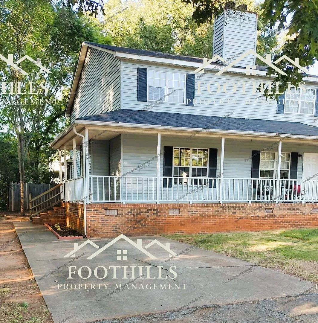 2 bed, 1.5 bath, 1100 sqft, $995 — Photo 1