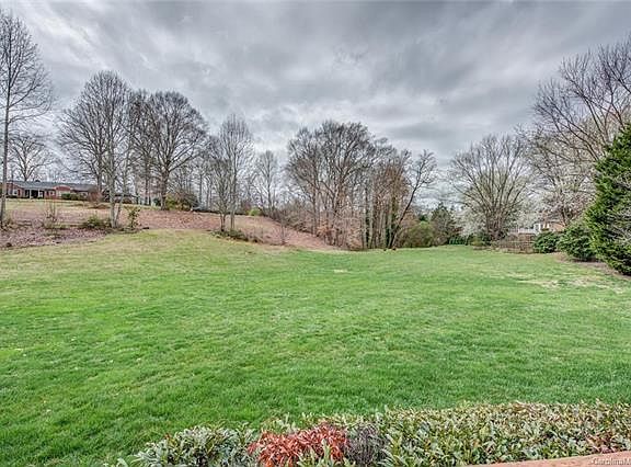 3rd image of 2857 Berwick Ln
